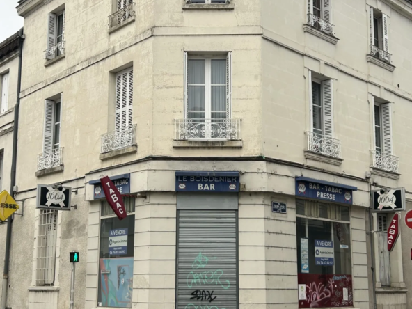 Local commercial de 83 m² à Tours Centre - Vitrine 5m, idéal pour boutique ou bureau