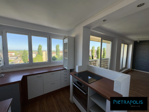 Appartement T3 à vendre à Mâcon avec balcon et cave – Potentiel de rénovation