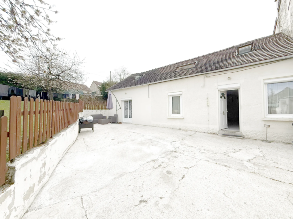 Maison familiale de 108 m² à Meilleray avec terrain arboré et stationnement