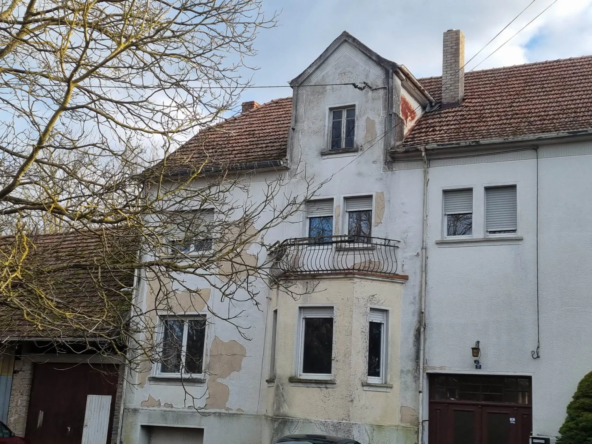 Maison ancienne de 145 m² avec dependances et fort potentiel à Weyer