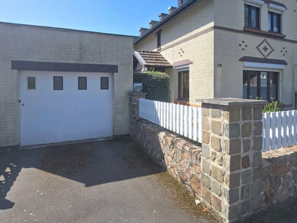 Maison semi-individuelle à vendre à Hautmont avec jardin et garage