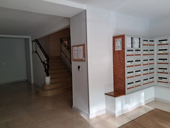 hall immeuble  Magnifique appartement T2/T3 de 62m² avec balcons, ascenseur et vue imprenable au centre de Tours