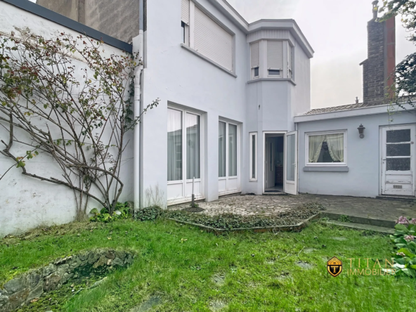 Maison mitoyenne de 106 m² avec un extérieur à Dunkerque (59430) Maison mitoyenne de 106 m² à Dunkerque avec jardin et potentiel familial