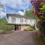 Maison familiale avec sous-sol et terrain arboré à Bourges