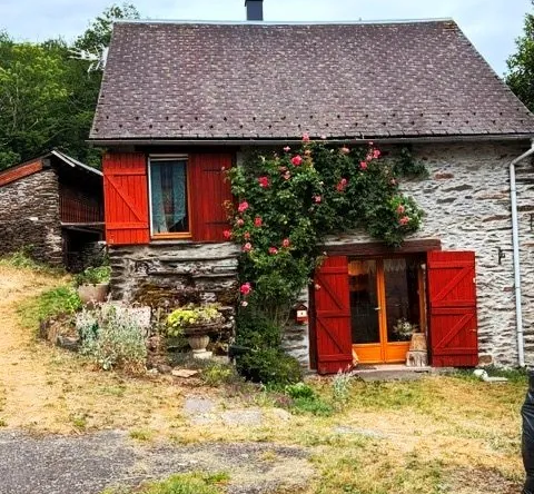 Maison rénovée avec jardin dans les Pyrénées à Fos - Idéal vie paisible