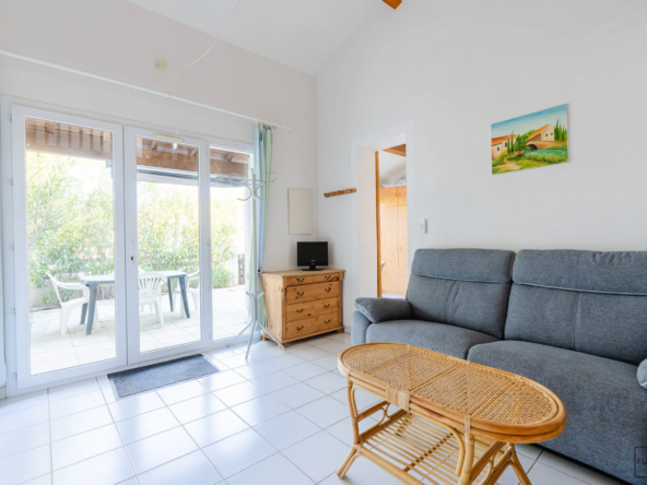Pavillon 3 pièces avec mezzanine, terrasse et parking privé à Gruissan