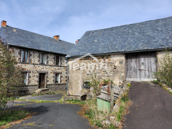 Vue d'Ensemble du Bien Immobilier Rare ensemble immobilier à Gelles avec potentiel de rénovation