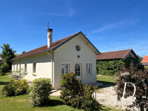 Maison de plain-pied avec grand terrain à Lannemezan – Potentiel de rénovation