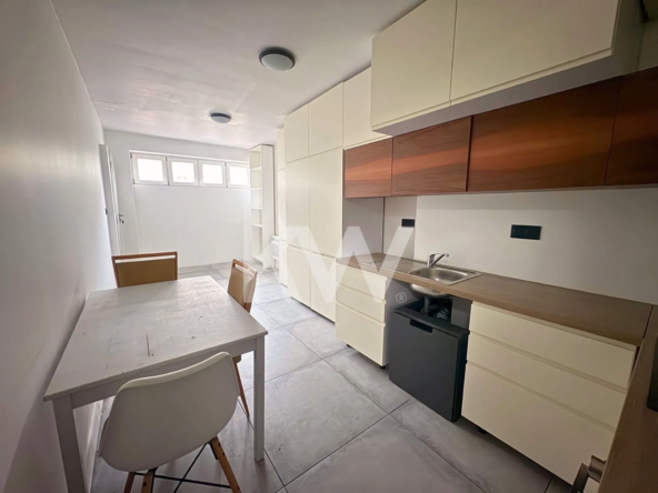 Local professionnel de 42,60 m² à vendre à Versailles, idéal pour activité libérale ou bureaux