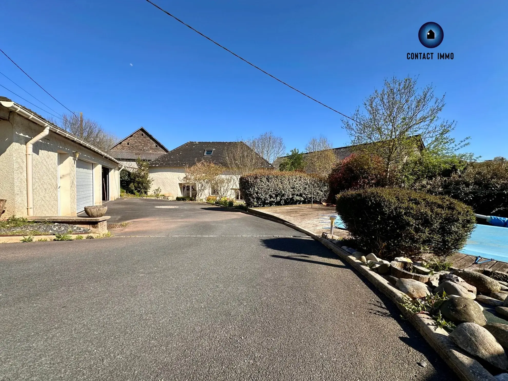 Vente maison à Allassac avec piscine, 3 chambres, grand espace de vie 