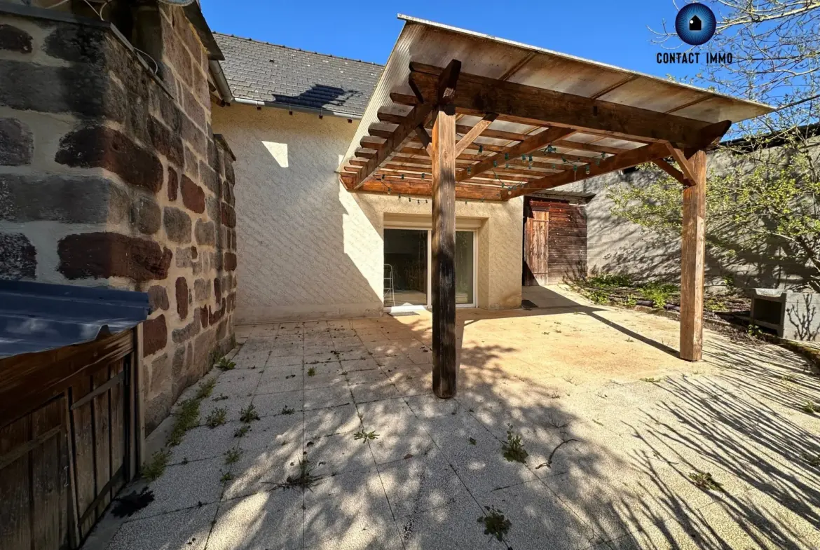 Vente maison à Allassac avec piscine, 3 chambres, grand espace de vie 