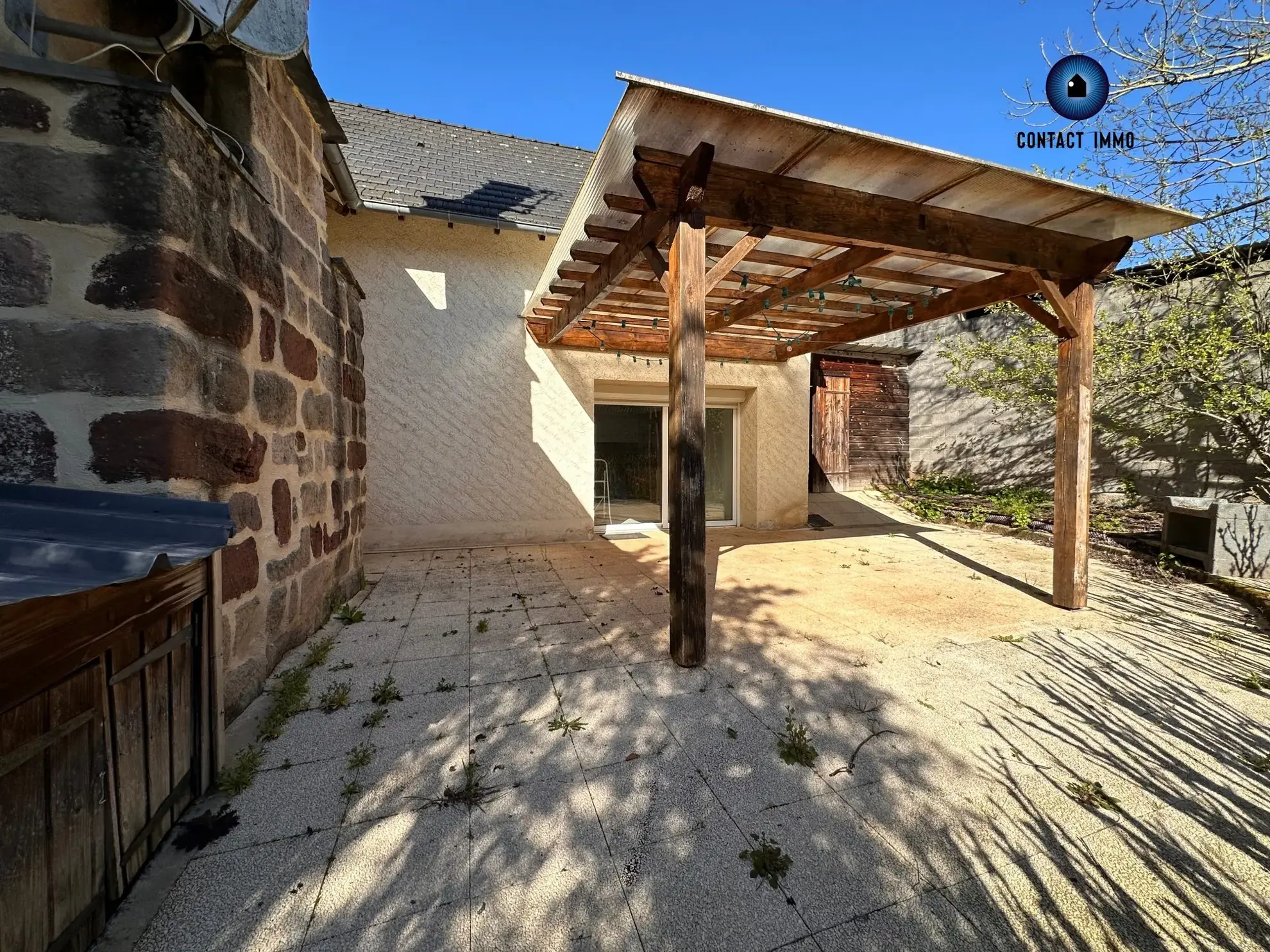 Vente maison à Allassac avec piscine, 3 chambres, grand espace de vie 