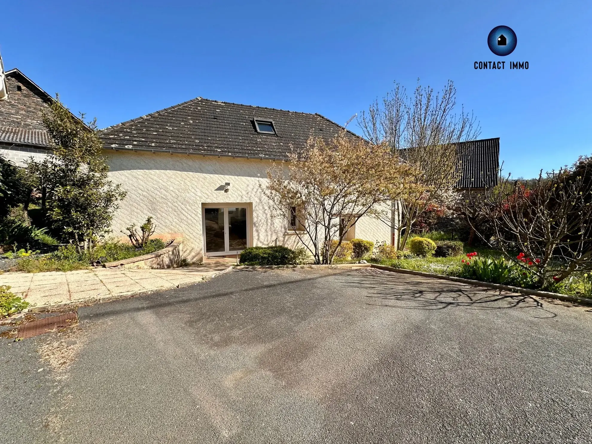 Vente maison à Allassac avec piscine, 3 chambres, grand espace de vie 