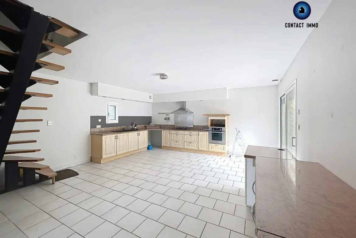 Vente maison à Allassac avec piscine, 3 chambres, grand espace de vie 