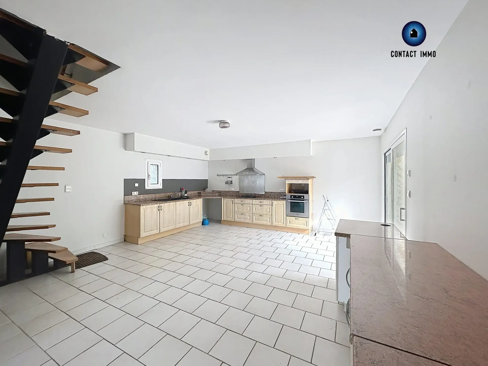 Vente maison à Allassac avec piscine, 3 chambres, grand espace de vie 