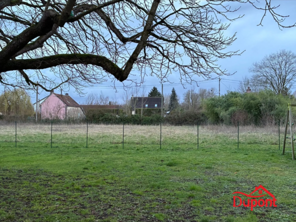 Terrain constructible de 1200 m² à Saint Oulph avec vue dégagée et piscine possible