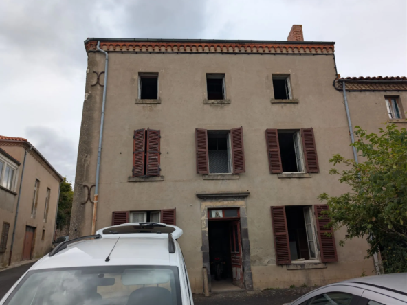Maison à rénover de 100 m² à Nonette-Orsonnette, investissement locatif potentiel