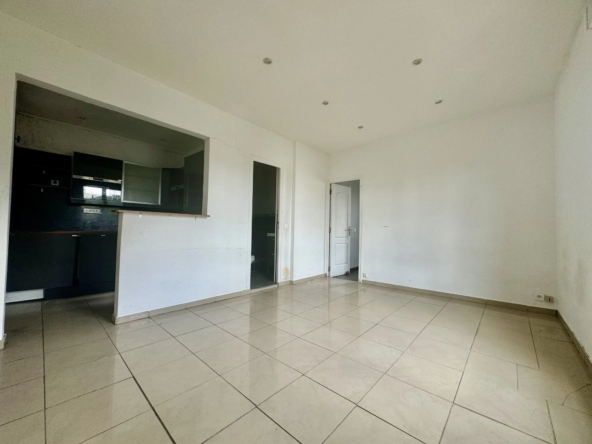 séjour  Appartement 2 pièces à Livry-Gargan - Résidence calme à proximité des commerces