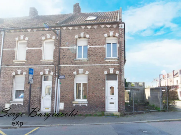 Maison de ville semi-mitoyenne à Sin-le-Noble avec 4 chambres, jardin et potentiel de rénovation