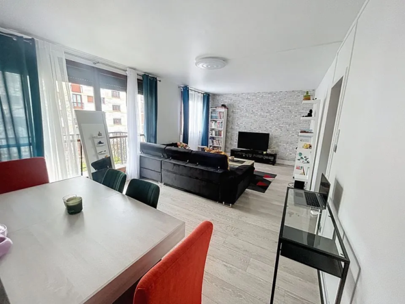 Appartement T4 à vendre à Joué-lès-Tours – Lumineux, avec balcon et cave