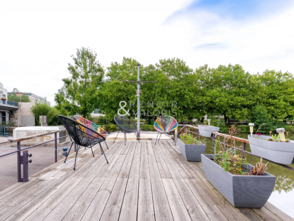 Péniche aménagée avec terrasse à Nancy - Logement atypique en bord de rivière