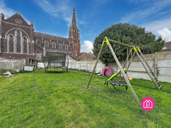 Maison bourgeoise avec jardin et vue sur l'église à Fresnes-sur-Escaut
