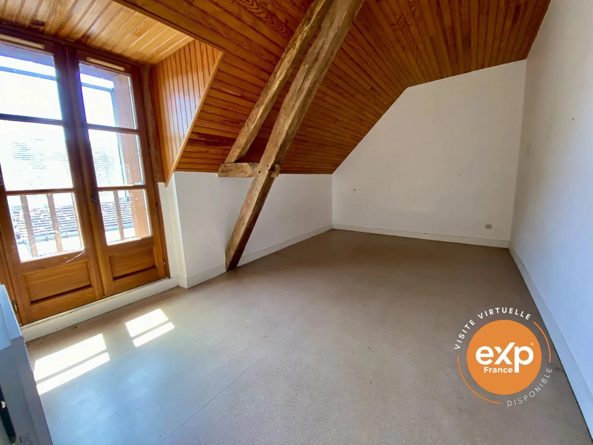 Charmante maison de bourg avec annexes à Verneuil-sur-Indre 