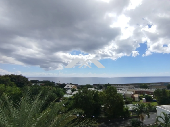 Appartement T2 à La Possession avec Vue Mer, Cave et Parking