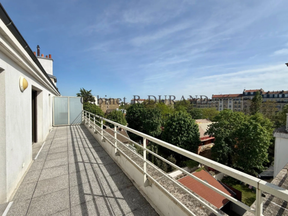 Studio lumineux avec terrasse à Colombes, proche gare Vallées, 26 m²