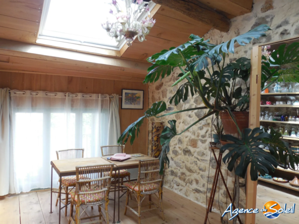Maison de village en pierres rénovée avec balcon à La Palme