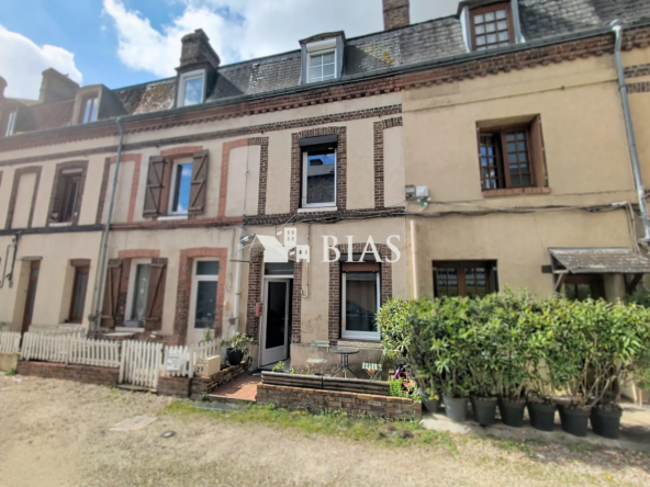 Maison de ville à Pont-de-l'Arche avec terrasse et 2 chambres