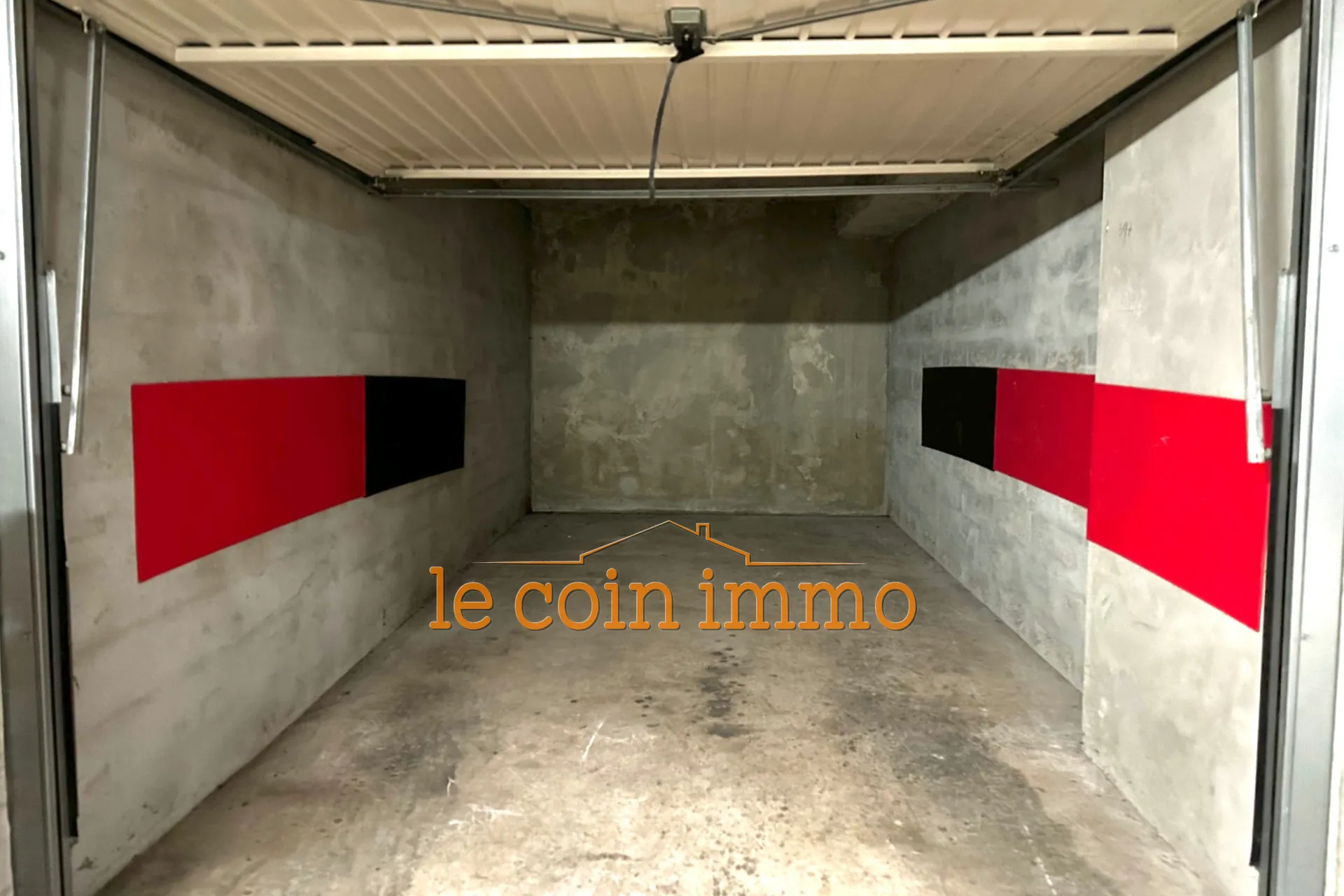 Garage sécurisé en sous-sol à Antibes – 13 m² idéal pour voiture ou stockage 