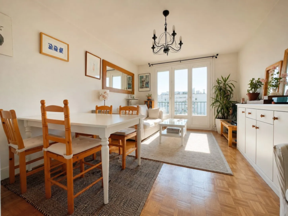 À vendre appartement 4 pièces de 71 m² à Tours, résidence sécurisée avec cave et ascenseur