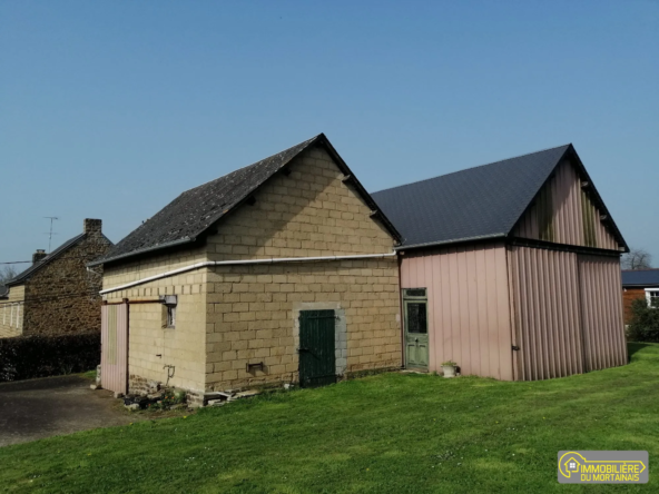 Terrain à bâtir de 1490m² avec bâtiments, puits et toiture neuve à Grandparigny