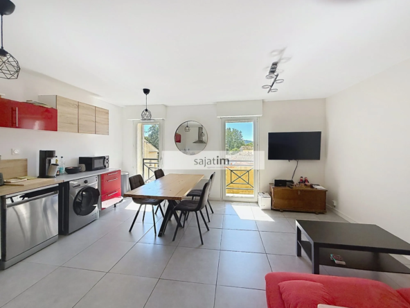 À vendre appartement T3 rénové de 48m² à Cuers avec cave et panneaux photovoltaïques