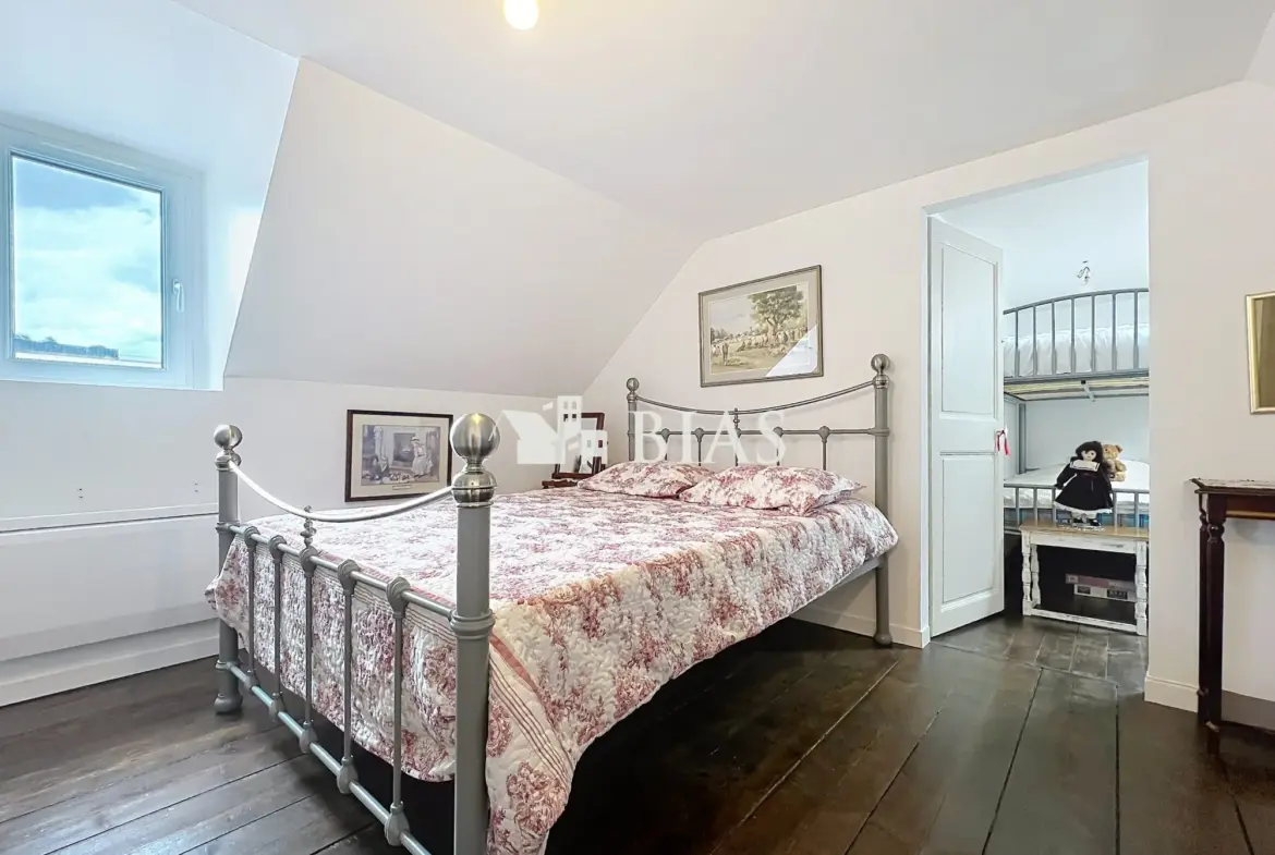 Belle maison de ville rénovée à Bernay avec cour et 2 chambres 