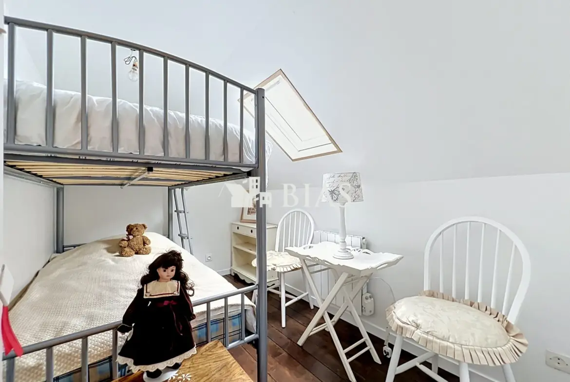 Belle maison de ville rénovée à Bernay avec cour et 2 chambres 