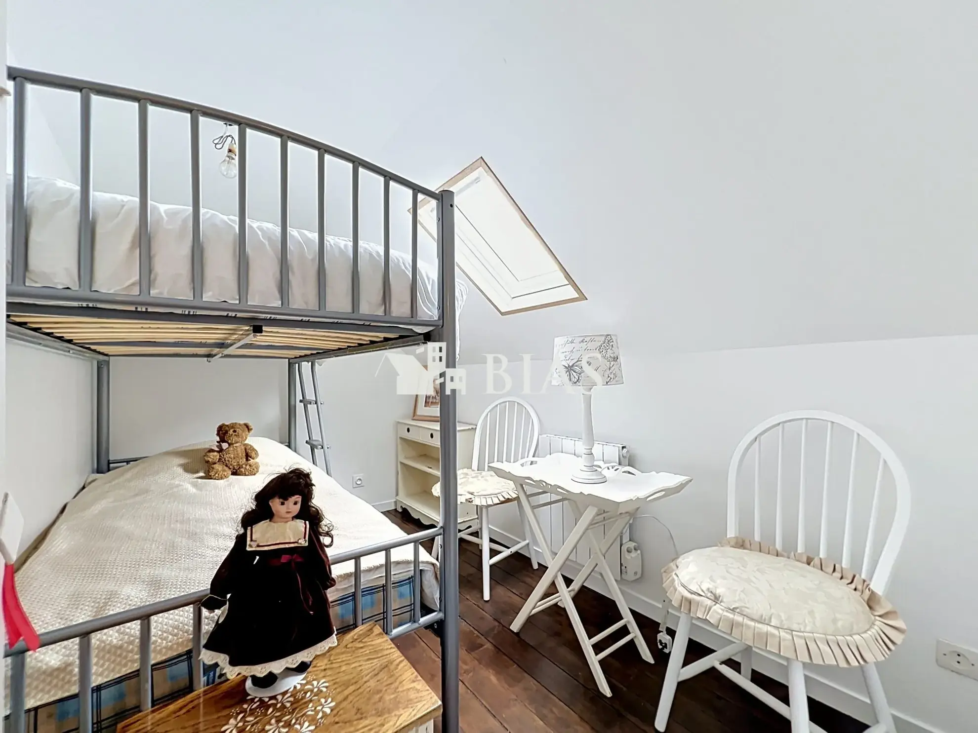 Belle maison de ville rénovée à Bernay avec cour et 2 chambres 