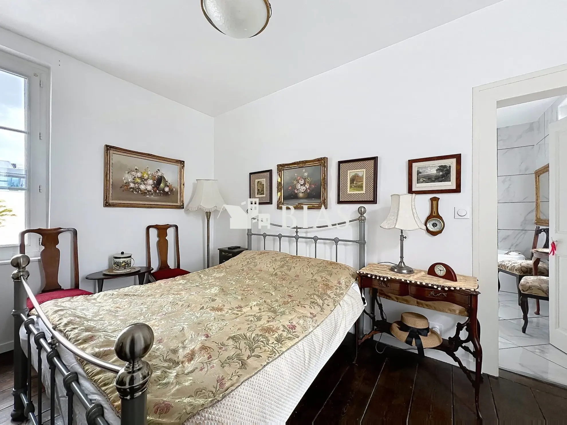 Belle maison de ville rénovée à Bernay avec cour et 2 chambres 