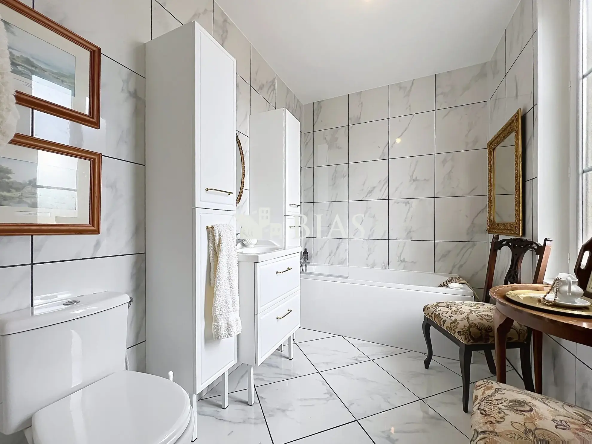 Belle maison de ville rénovée à Bernay avec cour et 2 chambres 