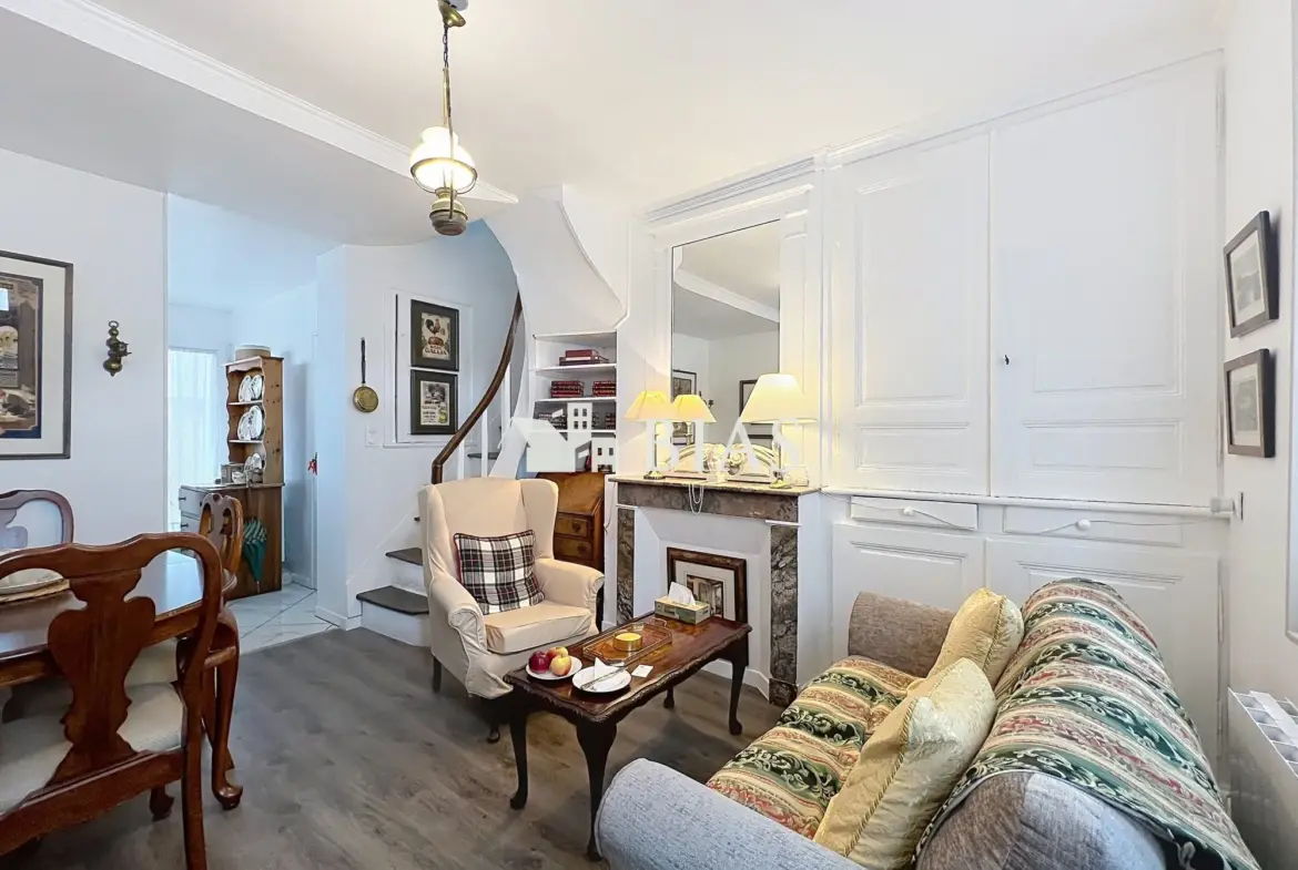 Belle maison de ville rénovée à Bernay avec cour et 2 chambres 