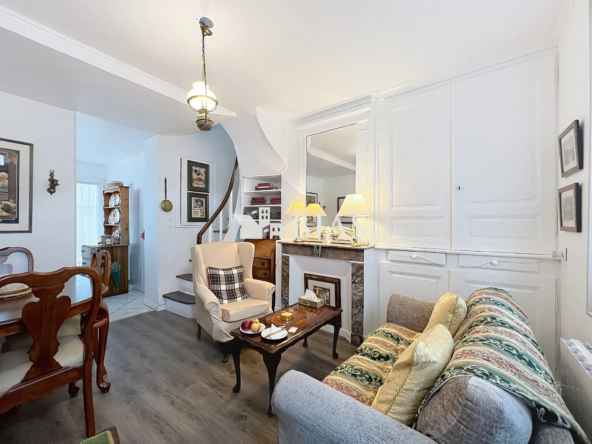 Belle maison de ville rénovée à Bernay avec cour et 2 chambres