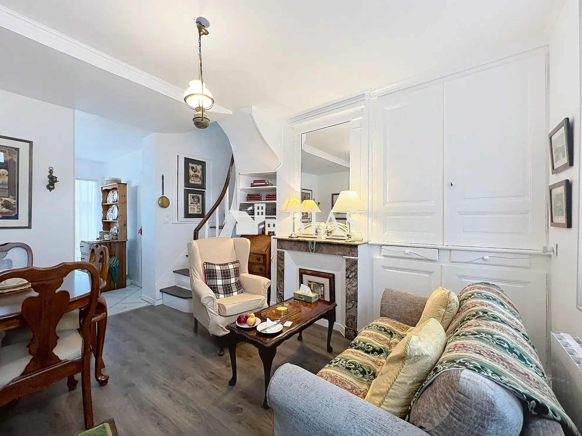 Belle maison de ville rénovée à Bernay avec cour et 2 chambres 