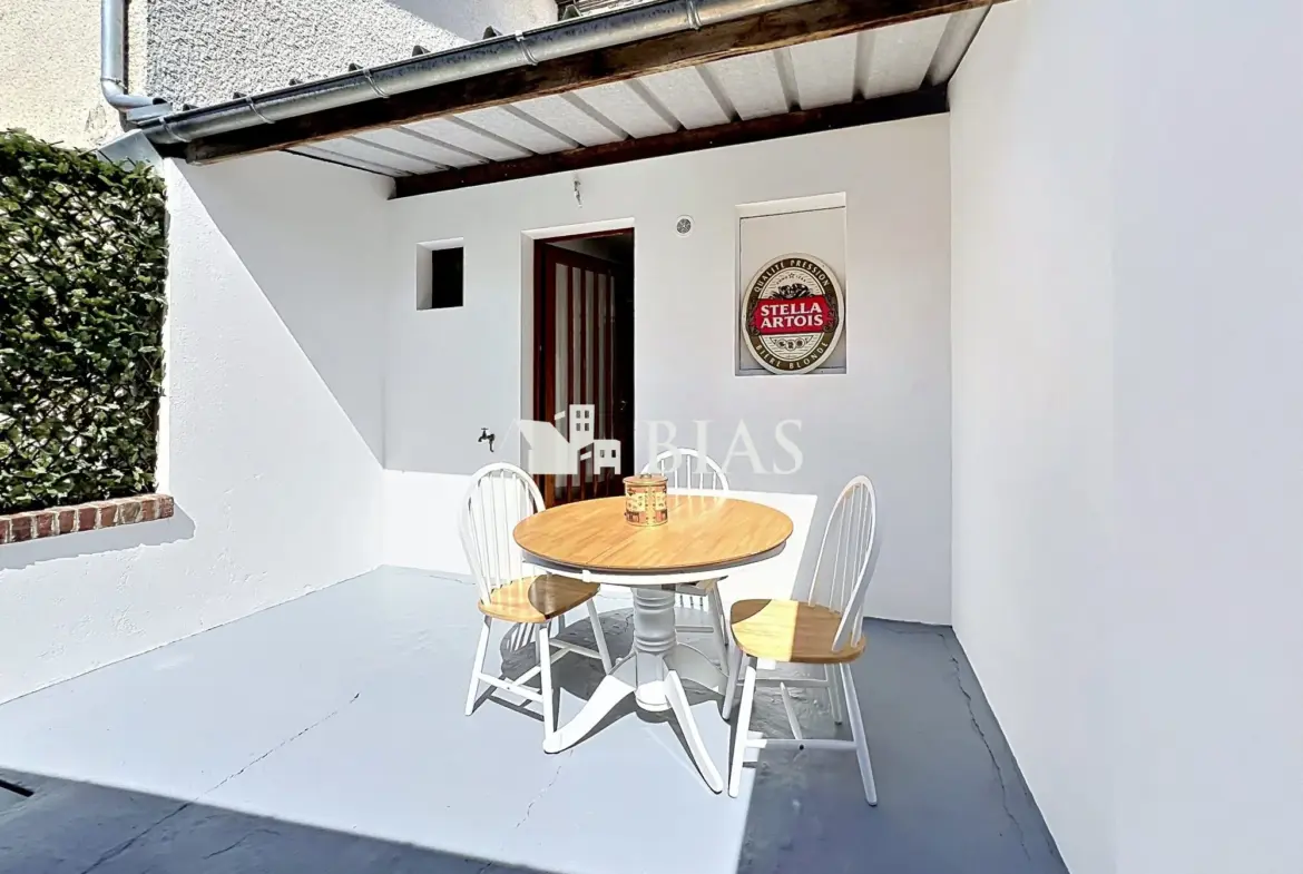 Belle maison de ville rénovée à Bernay avec cour et 2 chambres 