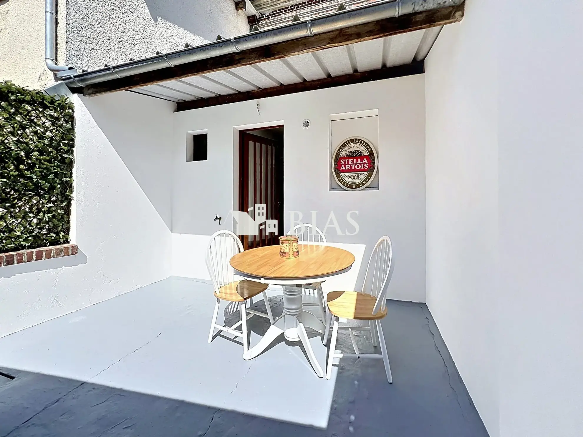 Belle maison de ville rénovée à Bernay avec cour et 2 chambres 