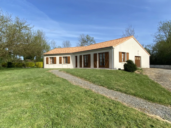 Maison à vendre à Chanteloup avec 3 chambres et grand terrain - calme et confort