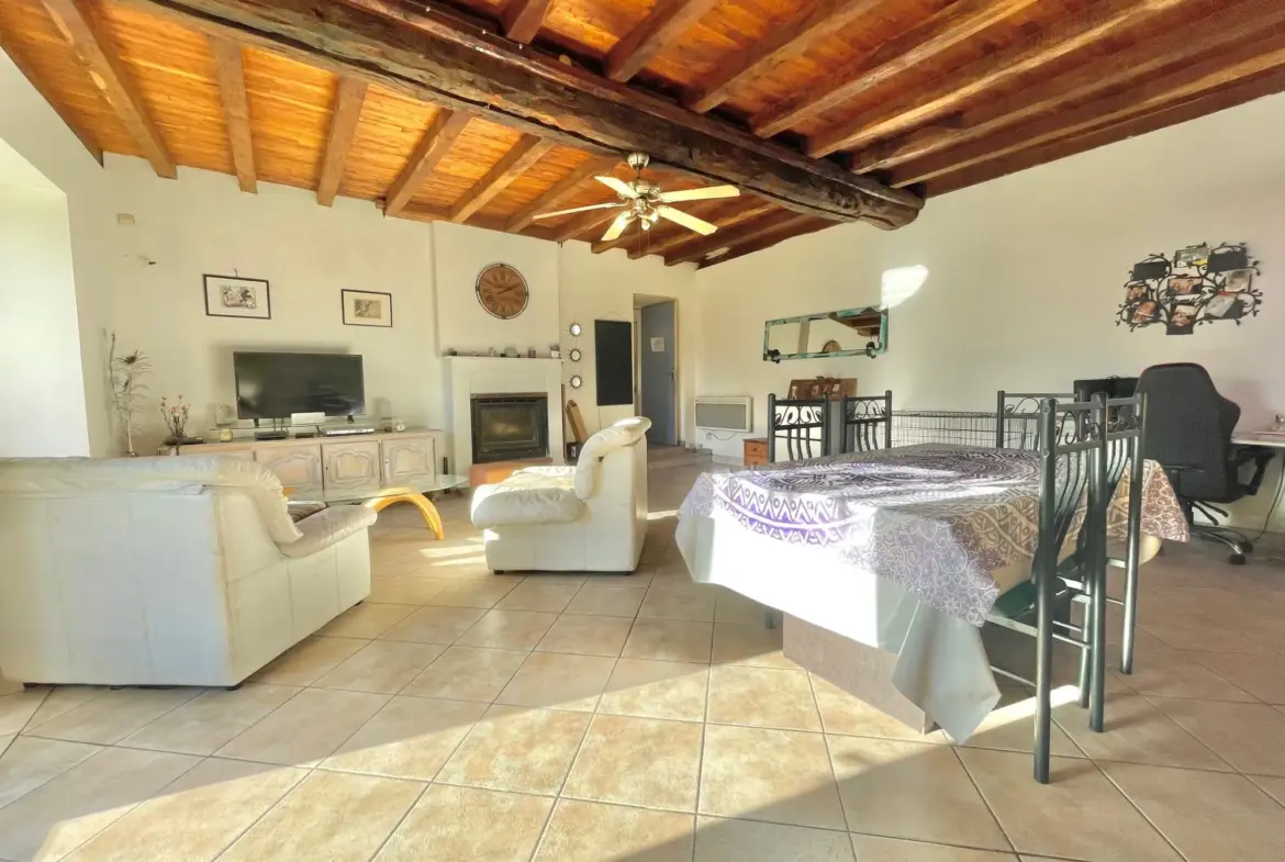 Maison en pierre rénovée avec potentiel d’agrandissement à GUIGNEN 