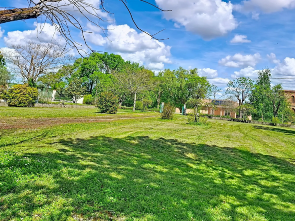 Terrain constructible plat de 615 m² à La Magdelaine-sur-Tarn - Calme et viabilisé