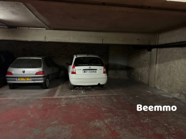 Parking sécurisé à vendre Paris 10e - 18 rue Bichat dans résidence bien entretenue