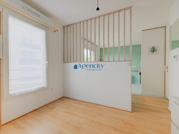 Studio à vendre avec balcon dans résidence récente à Noisy-le-Grand